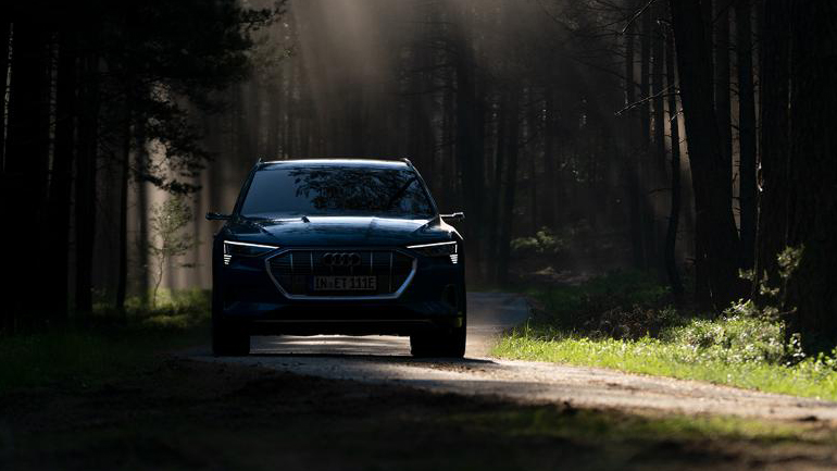 Μέσα στο έτος θα έρθει το νέο ηλεκτρικό coupe SUV της Audi